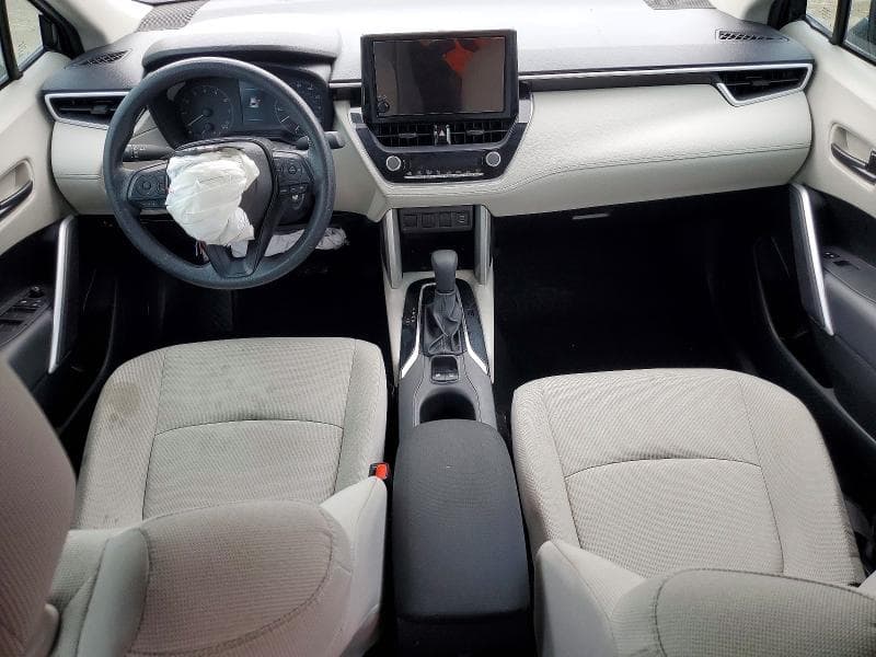 2025 TOYOTA COROLLA CROSS L 8