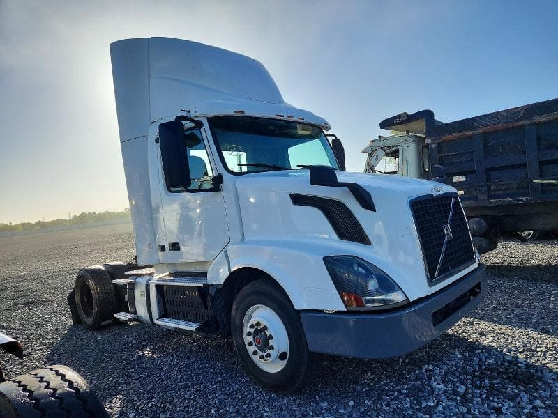 2017 VOLVO VNL SEMI TRUCK