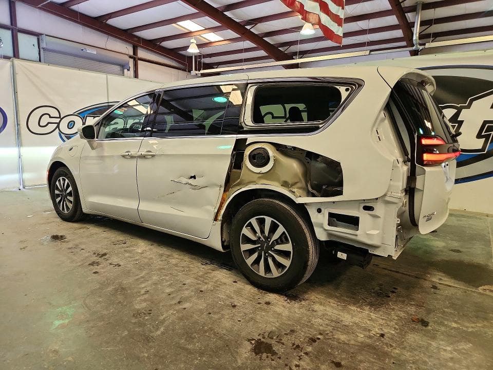 2022 CHRYSLER PACIFICA HYBRID TOURING L 2