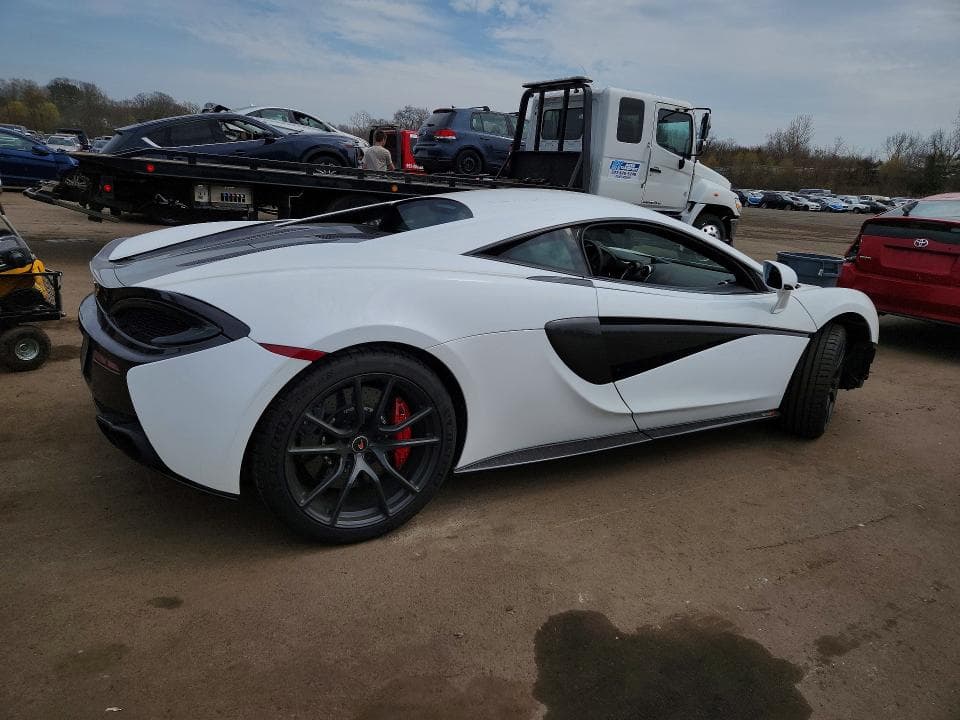 2017 MCLAREN AUTOMOTIVE 570S 3