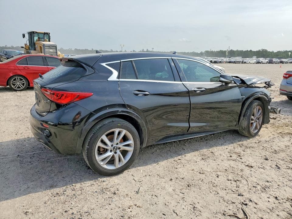 2017 INFINITI QX30 BASE 3