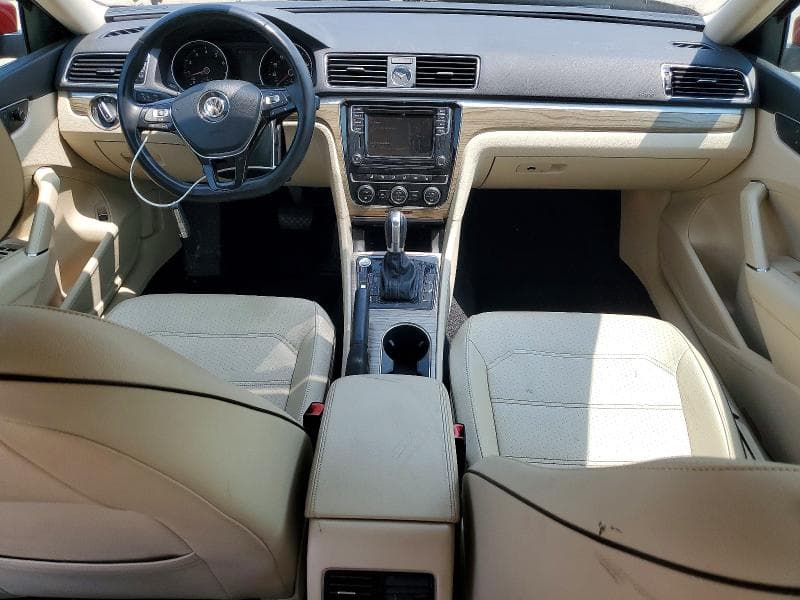 2017 VOLKSWAGEN PASSAT SE SE 8