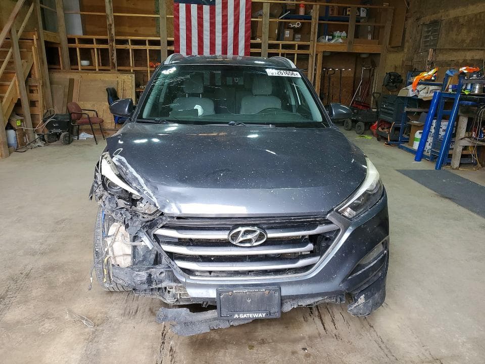 2017 HYUNDAI TUCSON SE 5