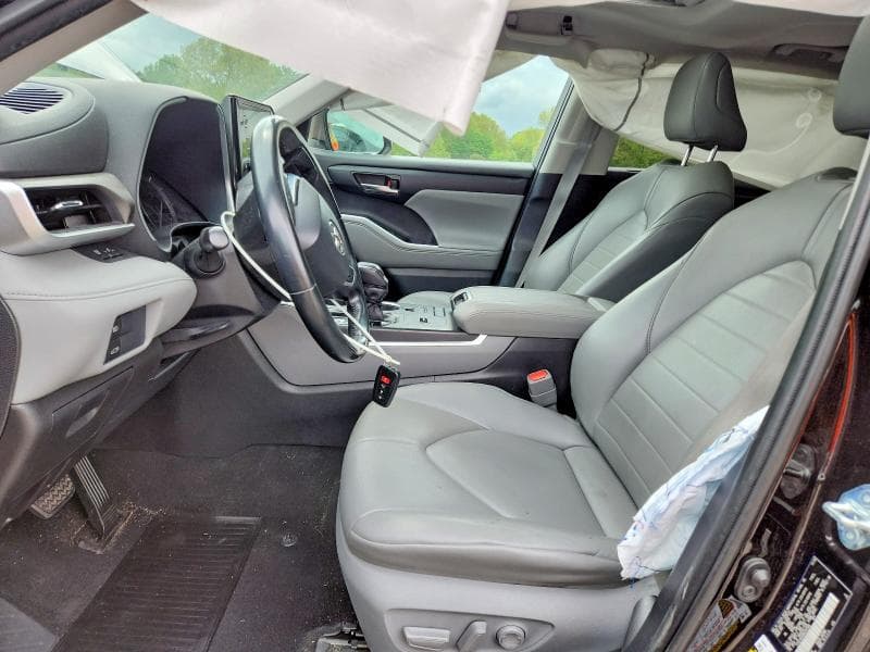 2021 TOYOTA HIGHLANDER XLE 7