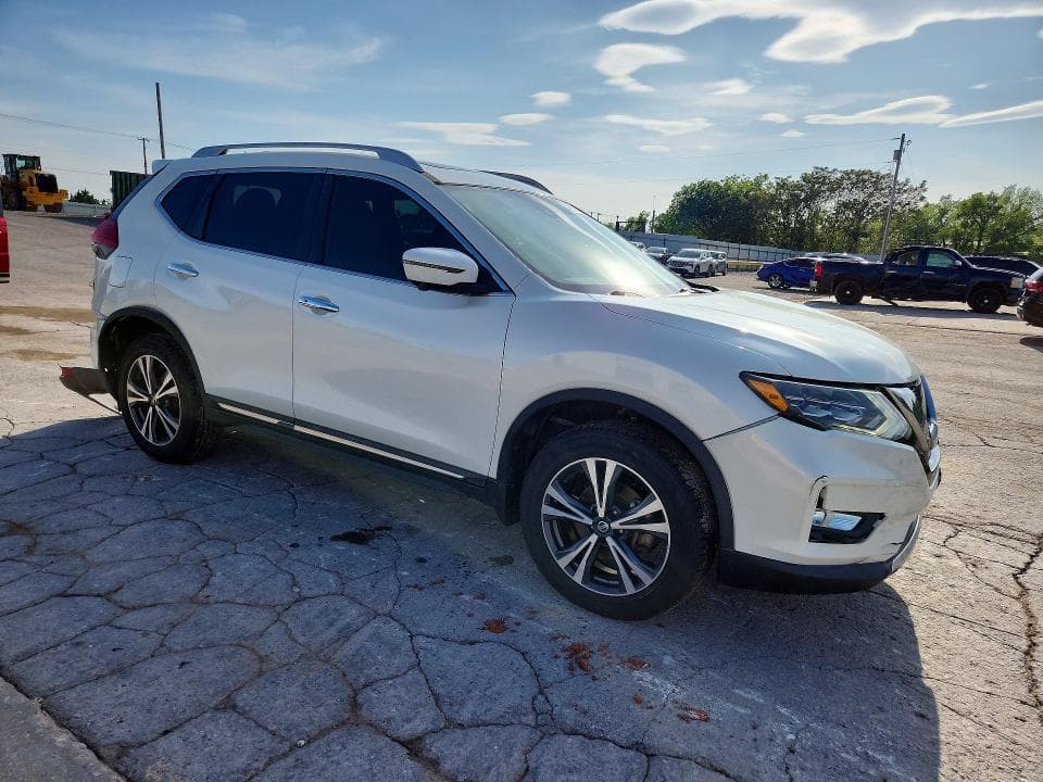 2017 NISSAN ROGUE 4