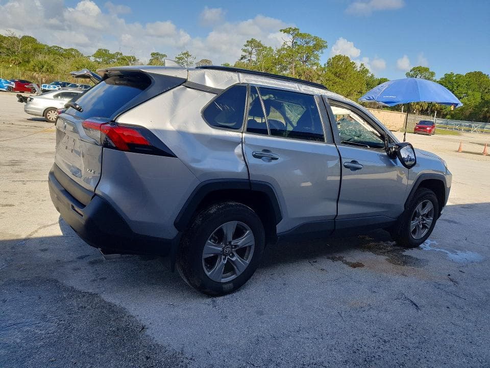 2024 TOYOTA RAV4 XLE 3