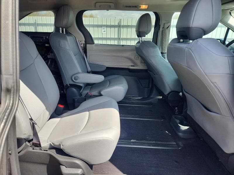 2024 TOYOTA SIENNA XLE 7-PASSENGER 11