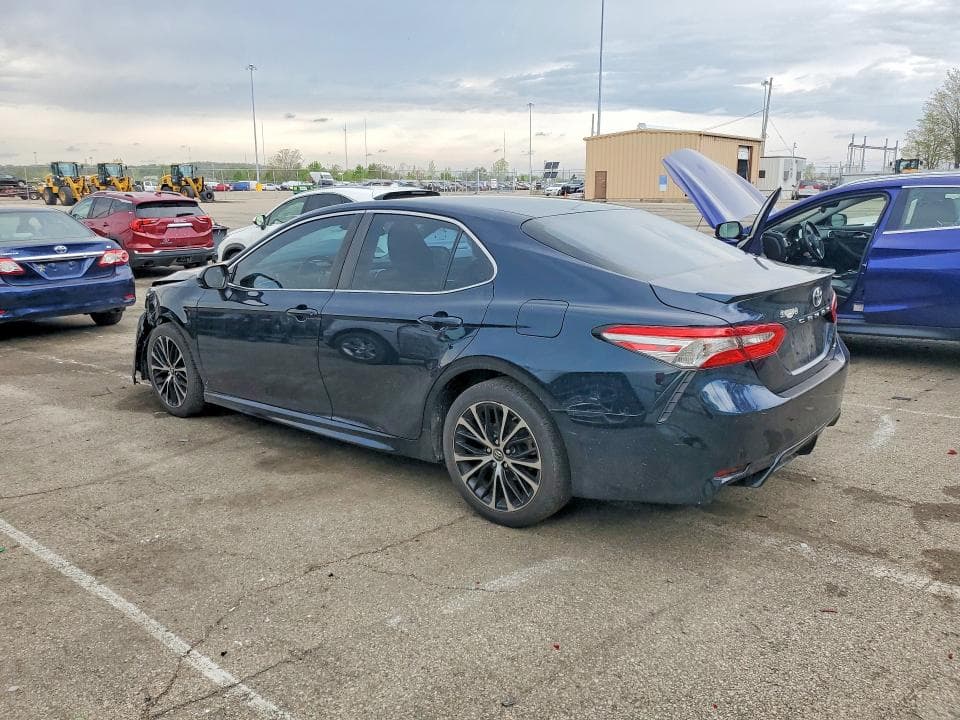 2018 TOYOTA CAMRY SE 2