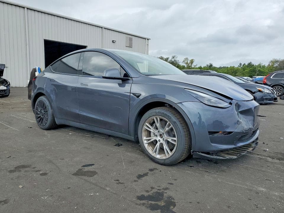 2023 TESLA MODEL Y 4