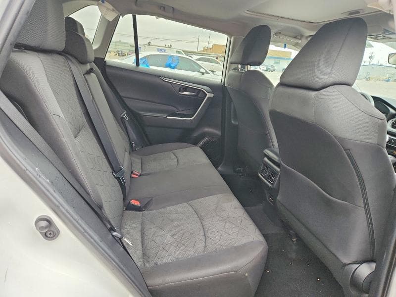 2021 TOYOTA RAV4 XLE 11