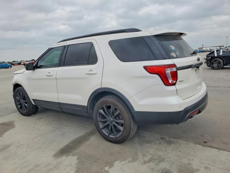 2017 FORD EXPLORER XLT 2