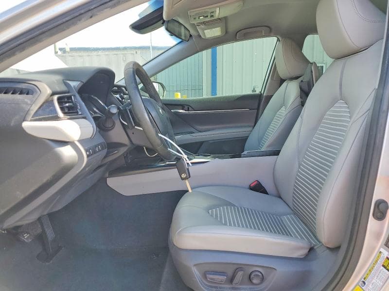 2020 TOYOTA CAMRY SE 7