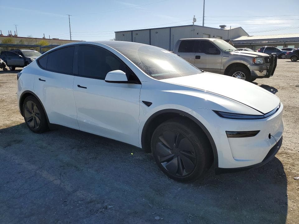 2026 TESLA MODEL Y 4