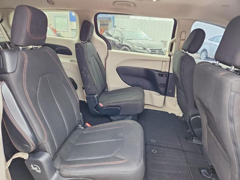 2017 CHRYSLER PACIFICA TOURING 21