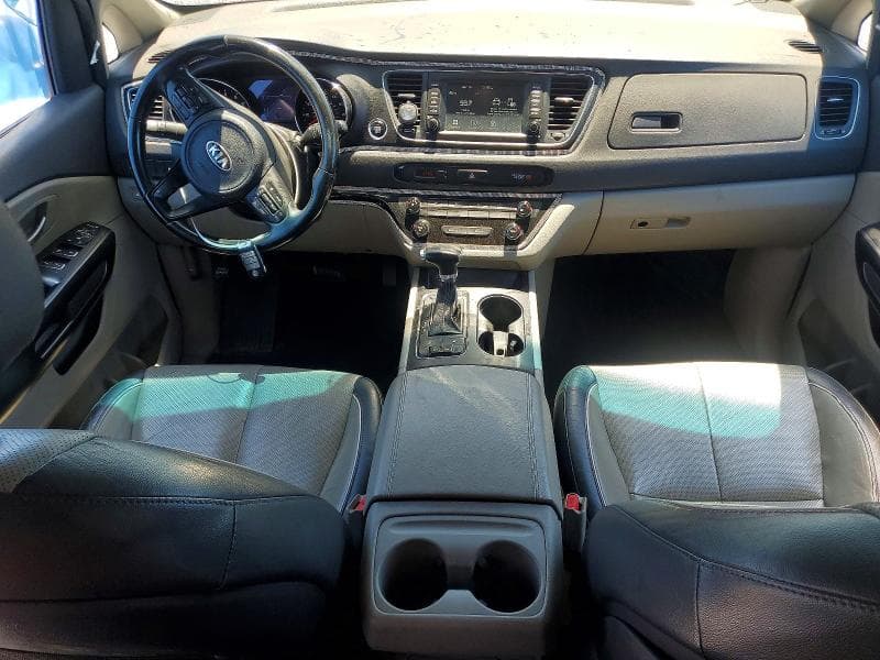 2017 KIA SEDONA LX 8