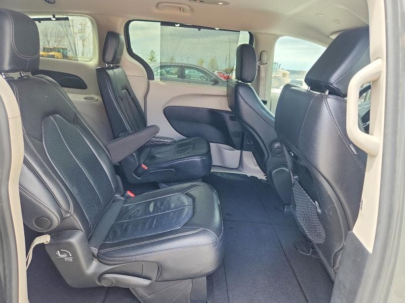 2022 CHRYSLER PACIFICA TOURING L 11