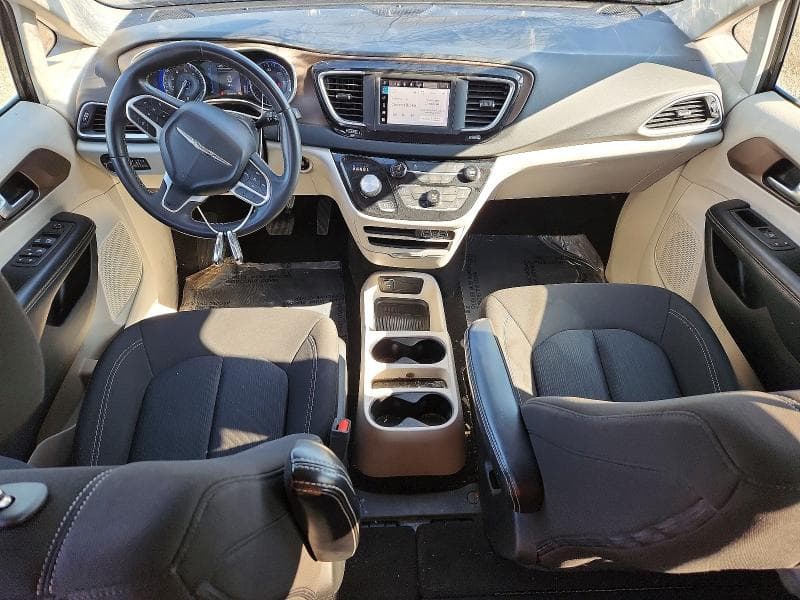 2022 CHRYSLER VOYAGER LX 8