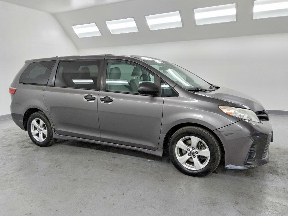 2020 TOYOTA SIENNA L 7-PASSENGER 4