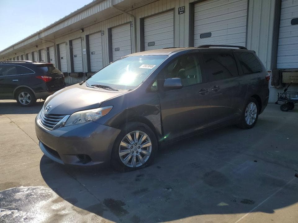 2016 TOYOTA SIENNA