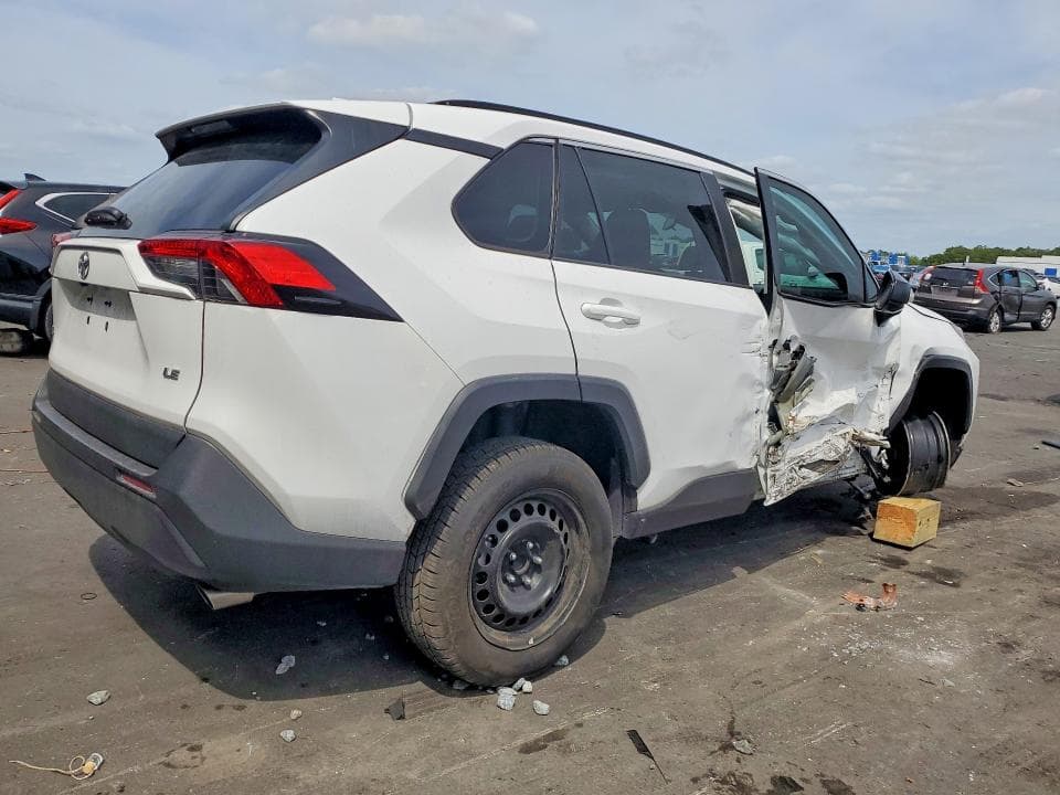 2020 TOYOTA RAV4 LE 3