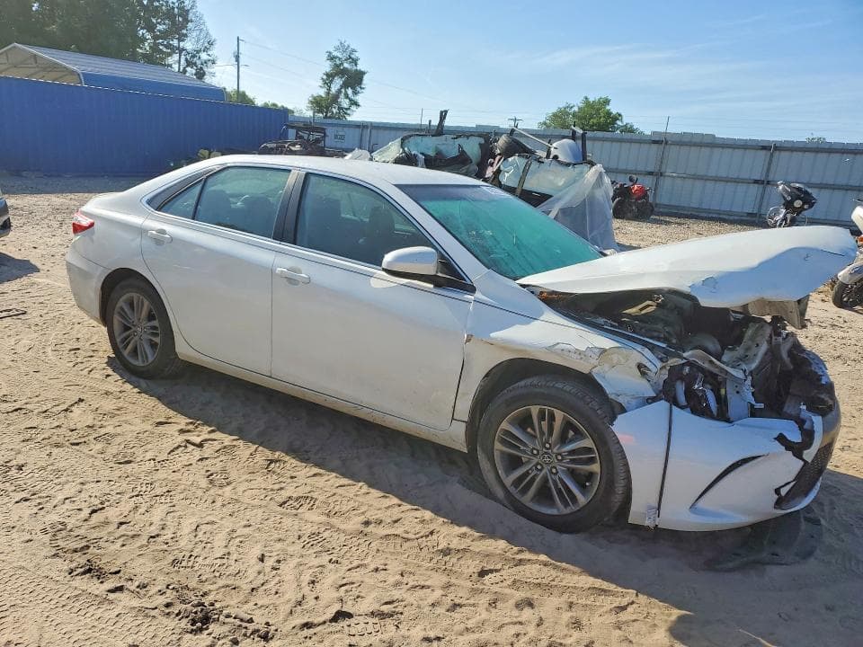 2017 TOYOTA CAMRY SE 4