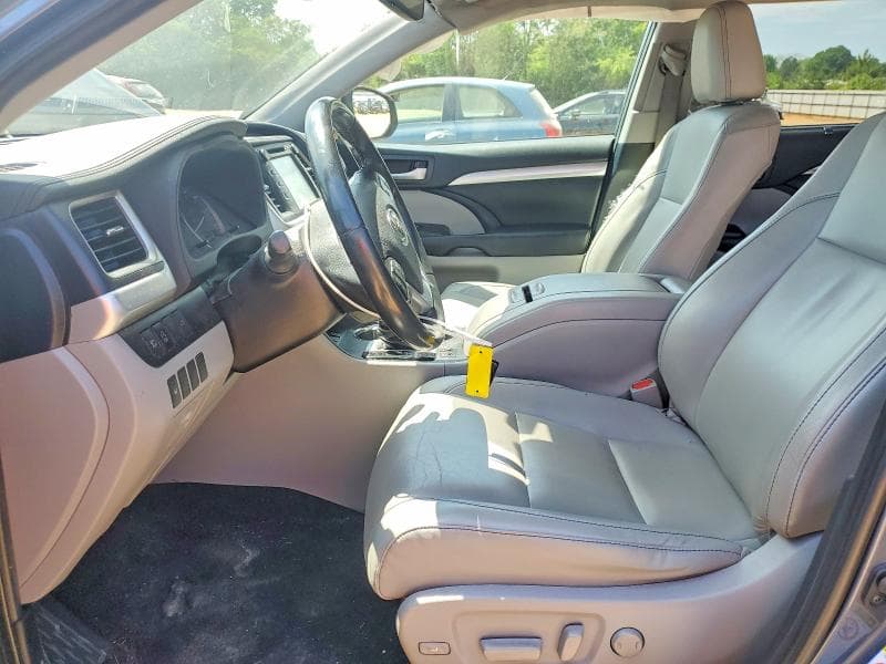 2019 TOYOTA HIGHLANDER XLE 7
