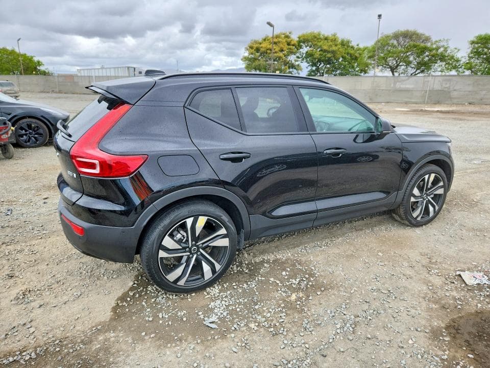 2024 VOLVO XC40 PLUS 3