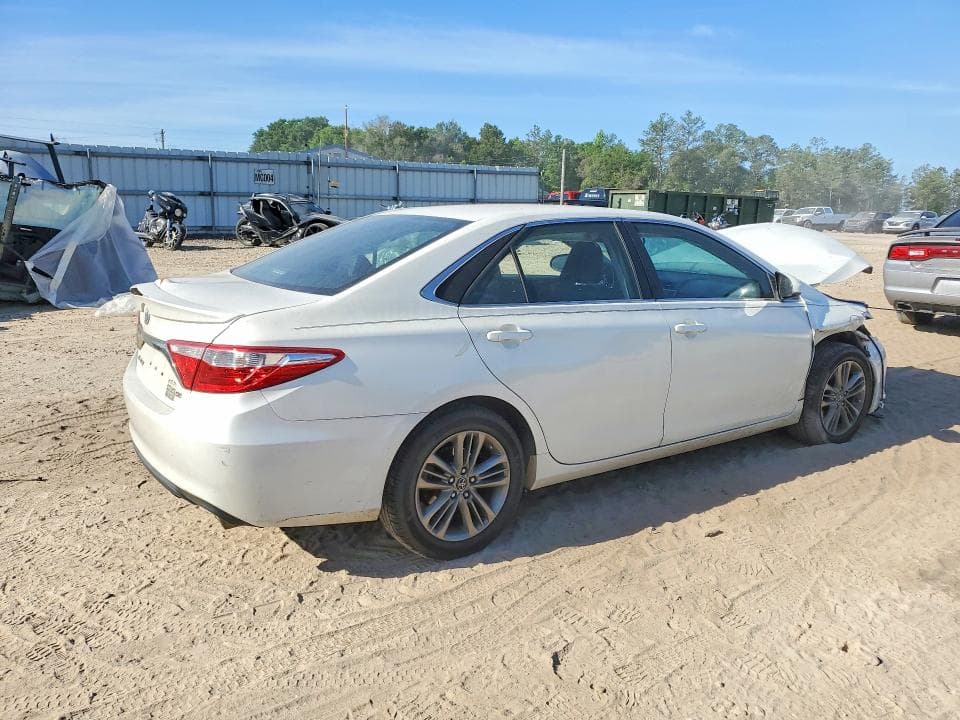 2017 TOYOTA CAMRY SE 3