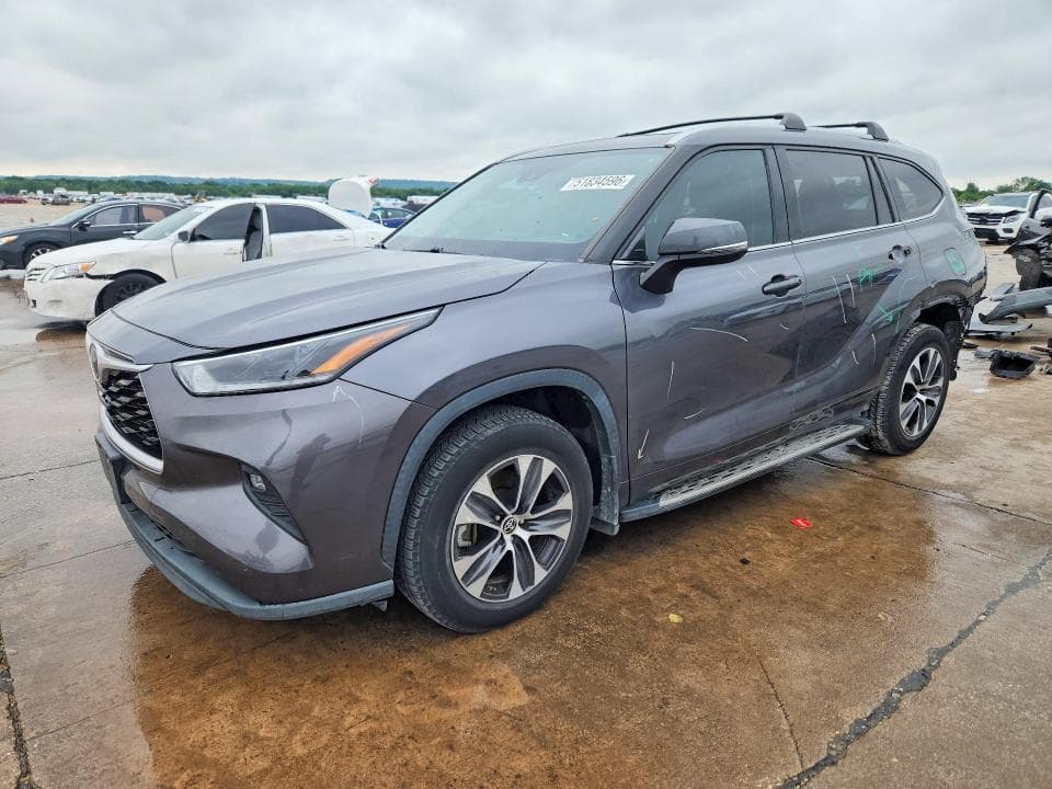 2021 TOYOTA HIGHLANDER XLE - 1