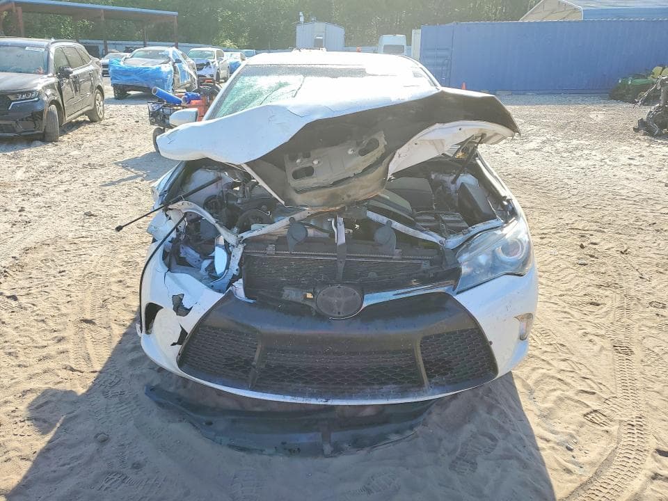 2017 TOYOTA CAMRY SE 5
