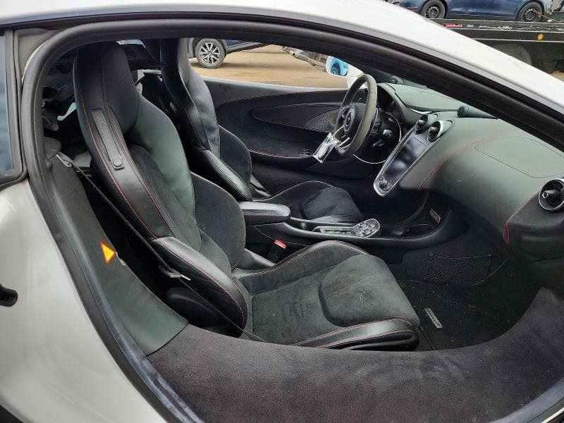 2017 MCLAREN AUTOMOTIVE 570S 10