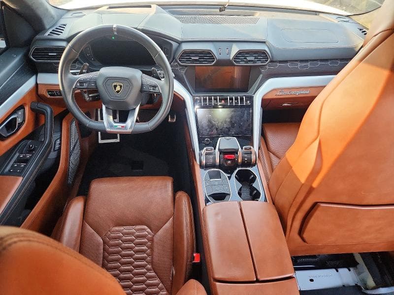 2019 LAMBORGHINI URUS 8