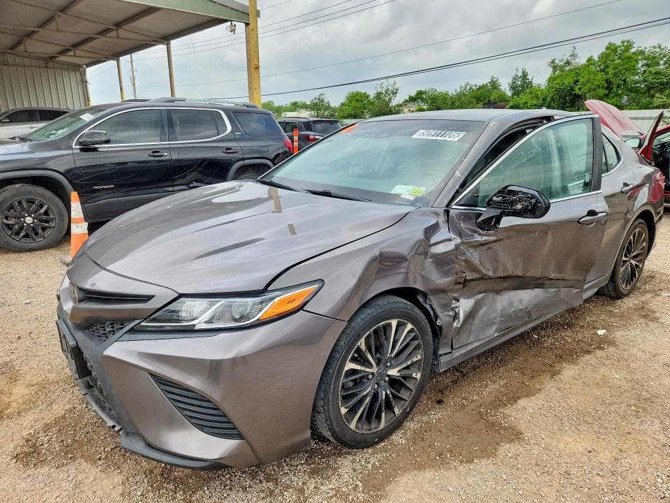 2018 TOYOTA CAMRY SE
