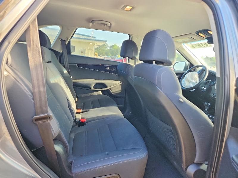2017 KIA SORENTO L 11