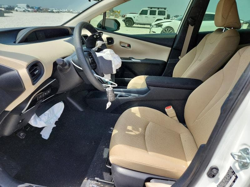 2020 TOYOTA PRIUS LE 7
