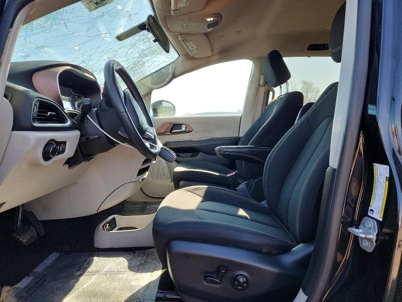 2022 CHRYSLER VOYAGER LX 7