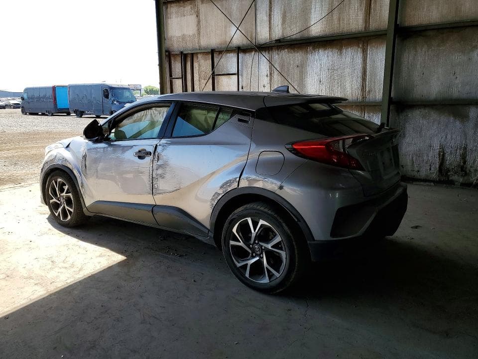 2019 TOYOTA C-HR XLE 2