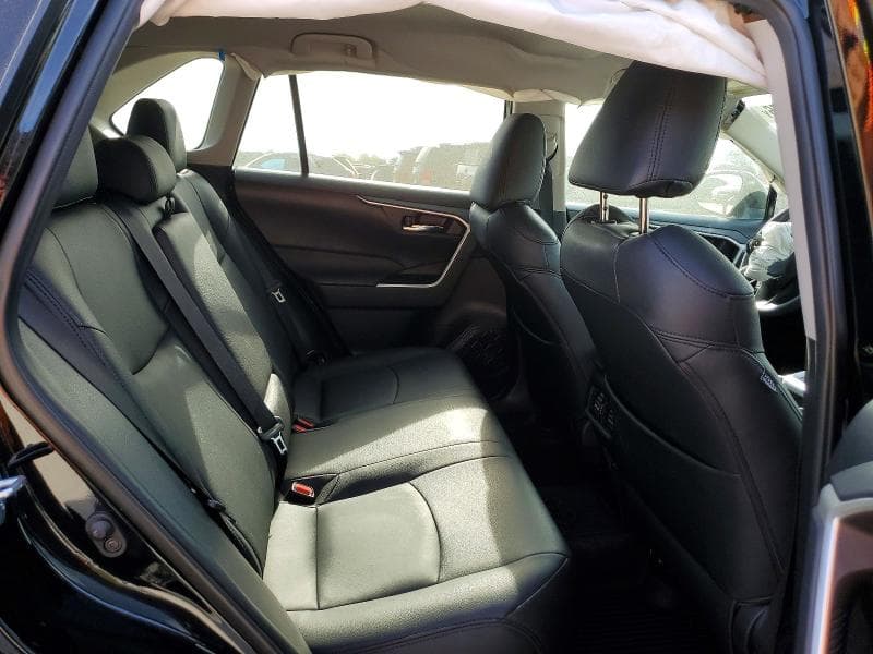 2021 TOYOTA RAV4 XLE 11