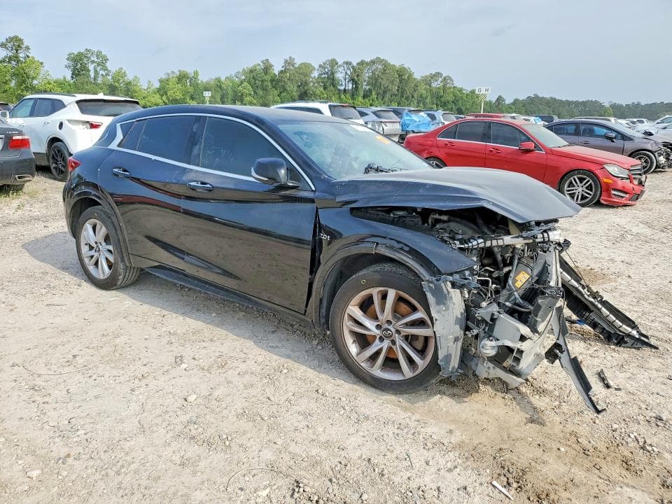2017 INFINITI QX30 BASE 4