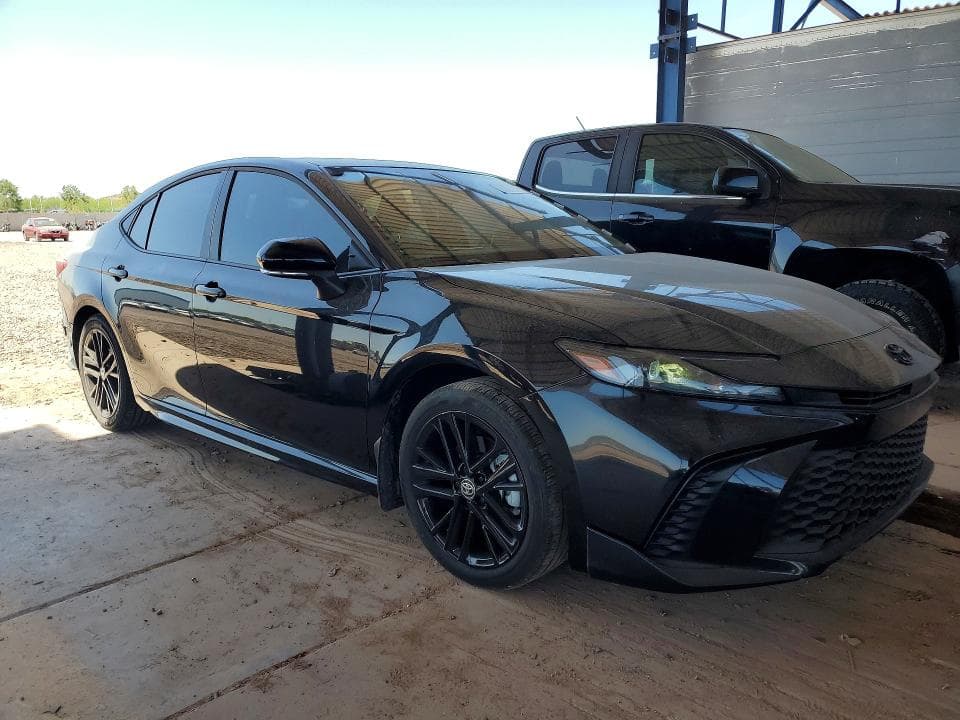 2025 TOYOTA CAMRY SE 4