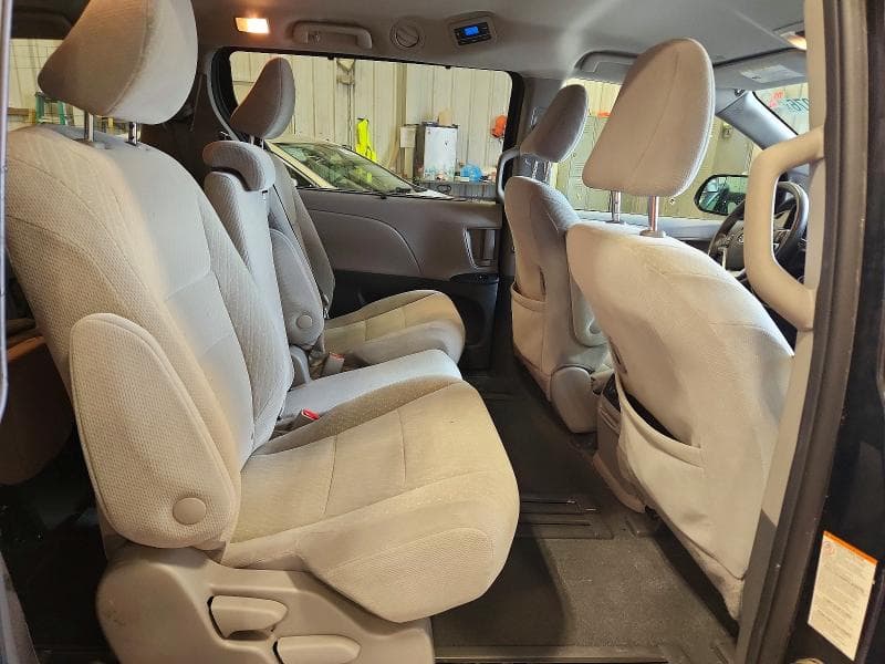 2020 TOYOTA SIENNA LE 11