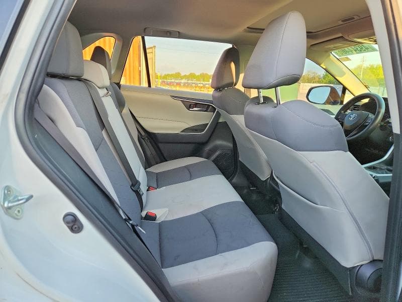 2019 TOYOTA RAV4 XLE 11