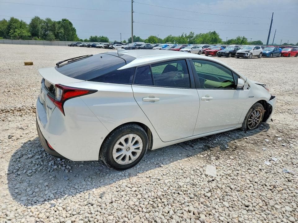 2020 TOYOTA PRIUS LE 3
