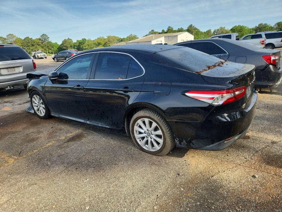 2018 TOYOTA CAMRY LE 2