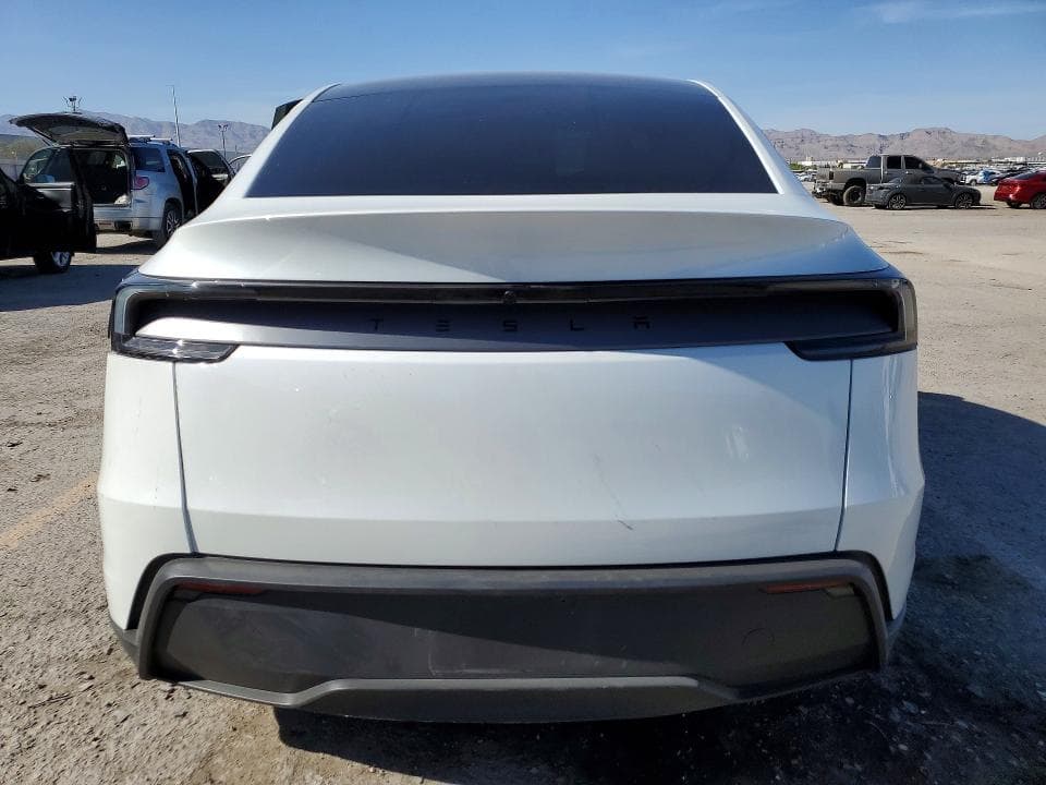 2026 TESLA MODEL Y 6