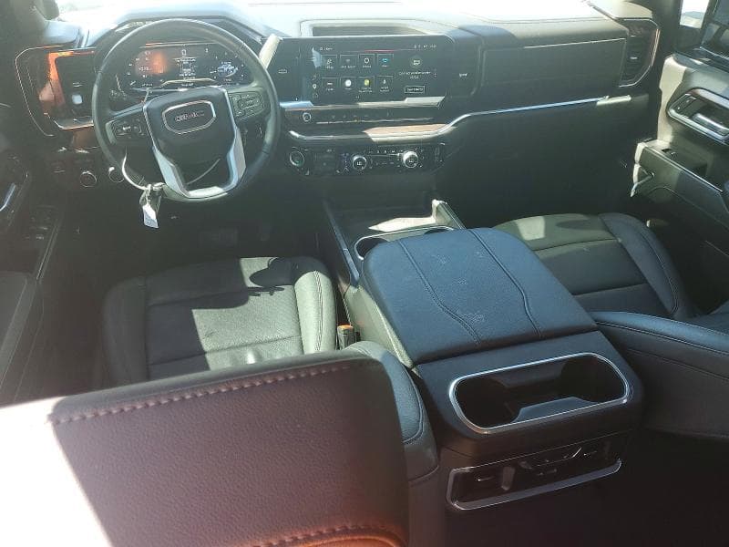 2024 GMC SIERRA K2500 SLT 8