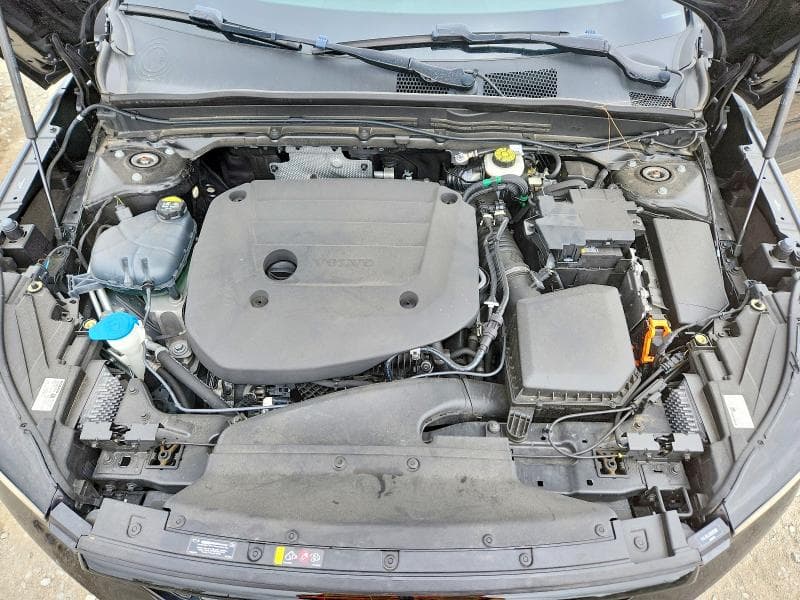 2024 VOLVO XC40 PLUS 12