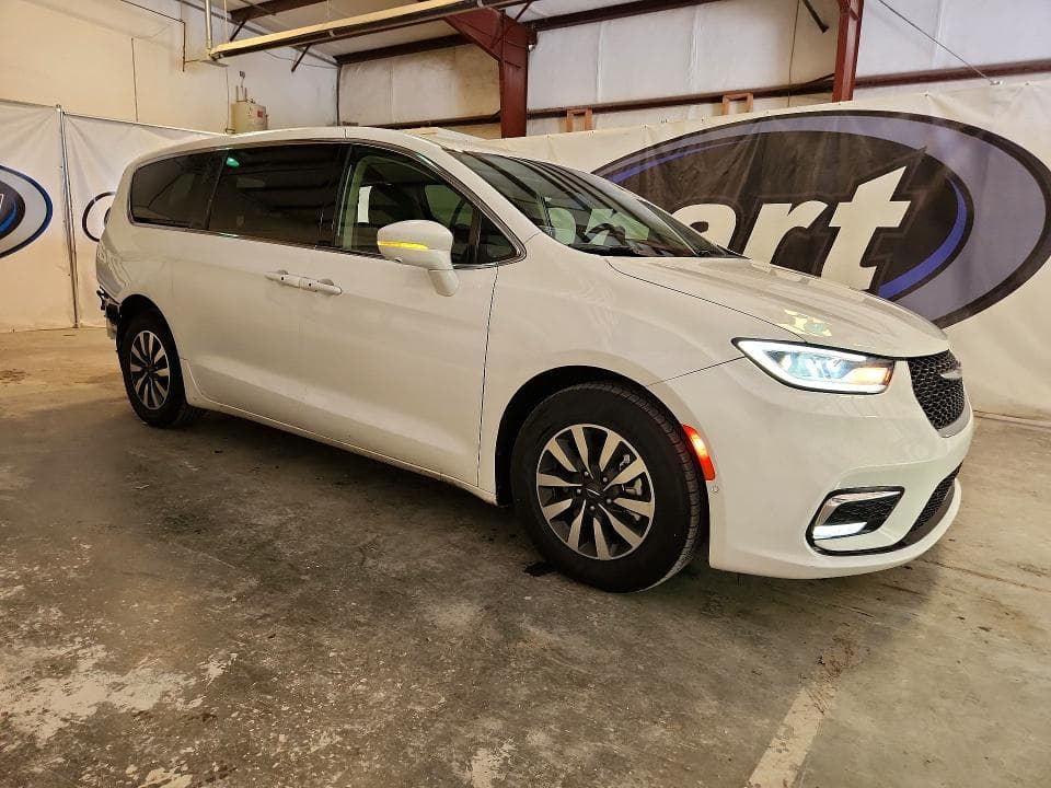 2022 CHRYSLER PACIFICA HYBRID TOURING L 4