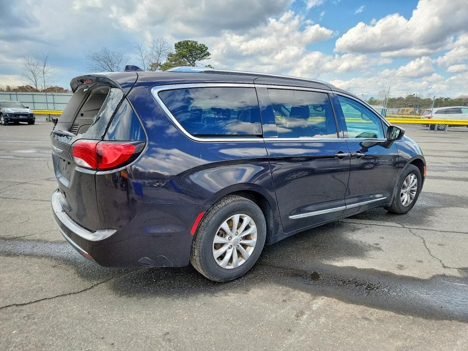 2019 CHRYSLER PACIFICA TOURING L 3