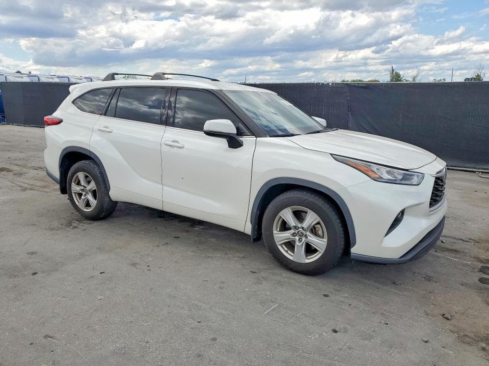 2020 TOYOTA HIGHLANDER LE 4